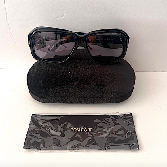TOM FORD FT0837-N-01C-60 Shiny Black / Smoke Mirror main image 9
